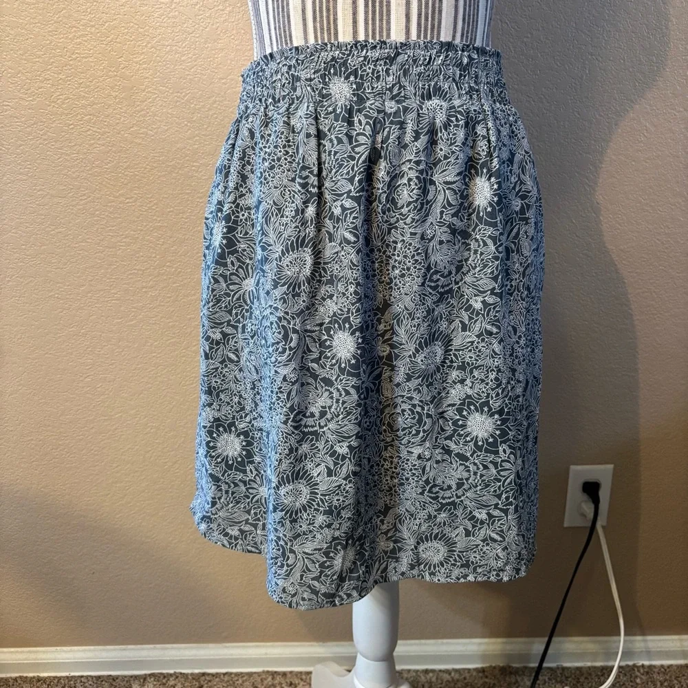 LOFT Mini Skirt Small Blue Grey Floral pattern in White Boho Lined Smocked Waist - Picture 5 of 13